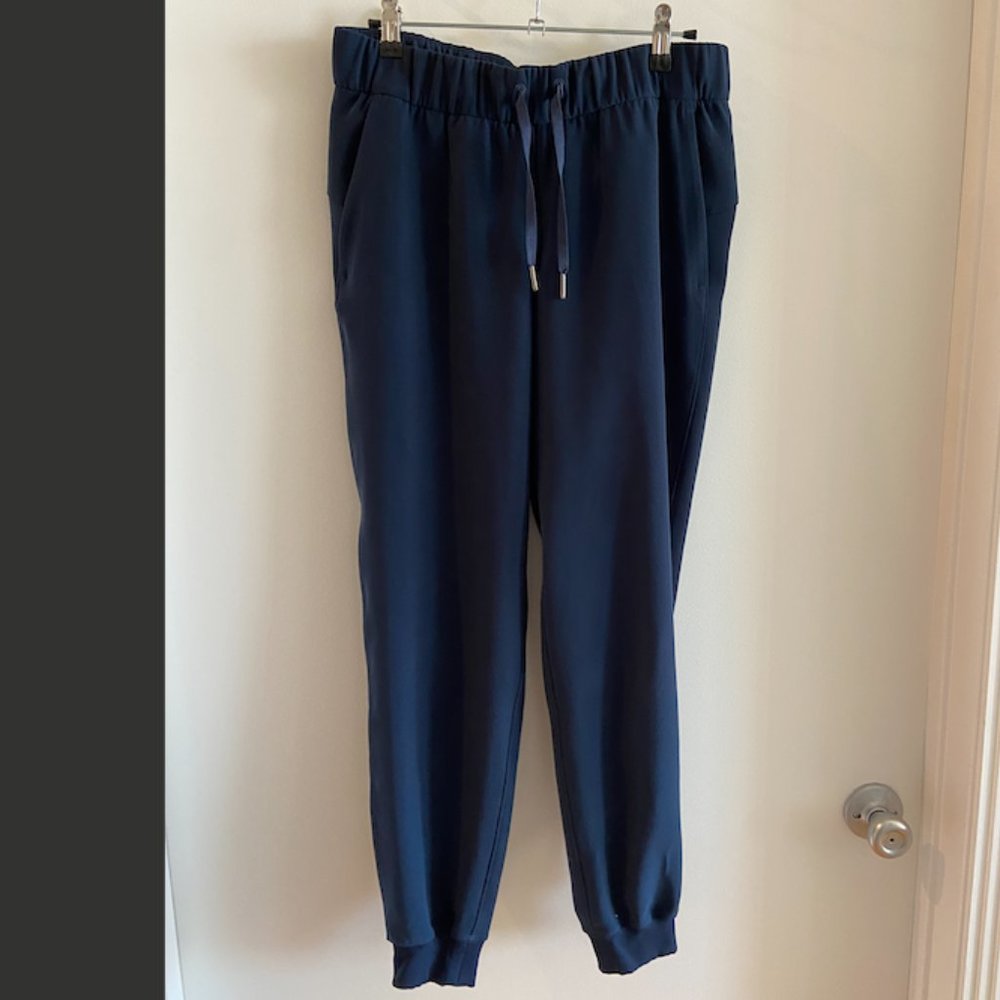 Lululemon Women's Navy Joggers Size 6